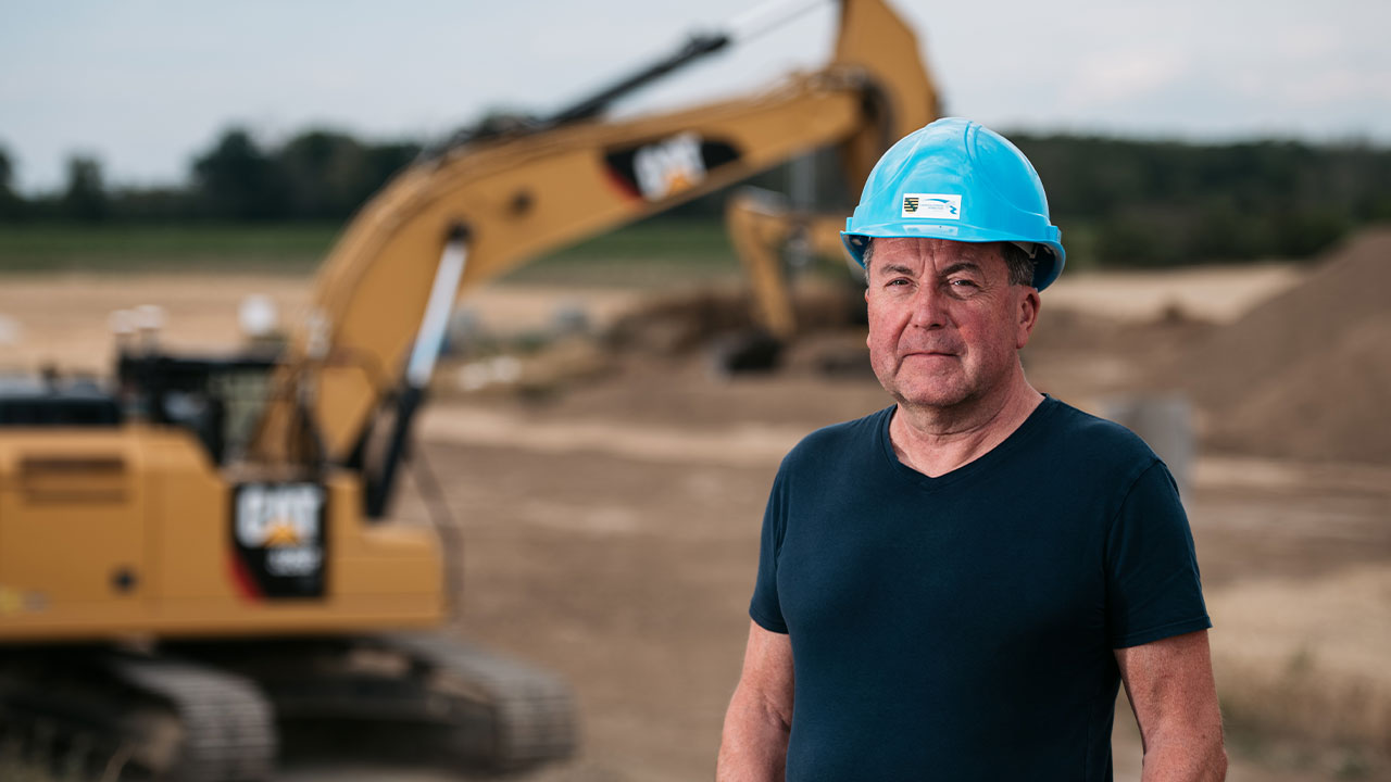 Wolfgang Stützer vom Betrieb Elbaue / Mulde / Untere Weiße Elster auf seiner Baustelle in Kathewitz (Foto: © Landestalsperrenverwaltung Sachsen / Fotograf Robert Lohse)